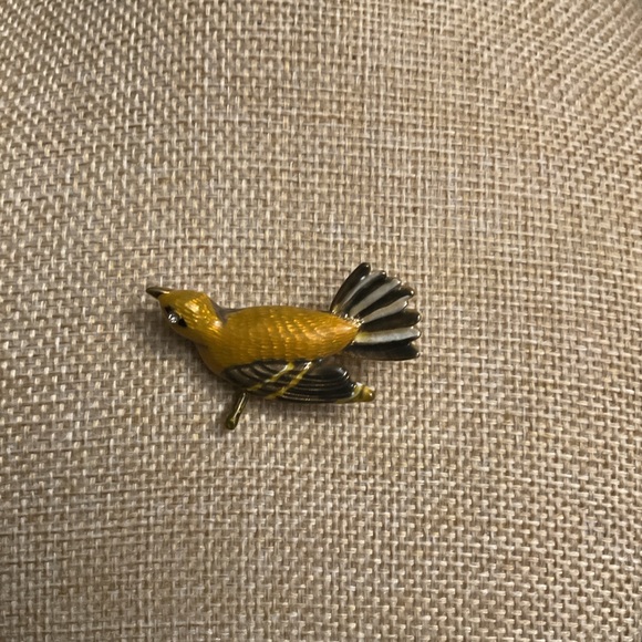 MMA by Ciner Vintage Gold Toned, Hand Enamel Birds Brooch Set. - Picture 3 of 6